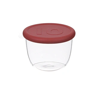 Glass canister with silicone lid